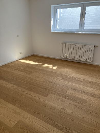 Ruhige 3-Zi.- Wohnung mit Wintergarten – Schlafzimmer 1