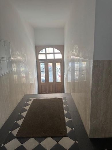 Sanierte 2-Zimmer-Wohnung im beliebten Brentanoviertel mit neuer Küchenzeile! – Hauseingang