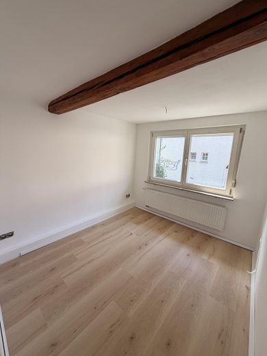 Appartamento ristrutturato integralmente di 2 locali in un edificio storico a Stoccarda-Plieningen – Schlafzimmer