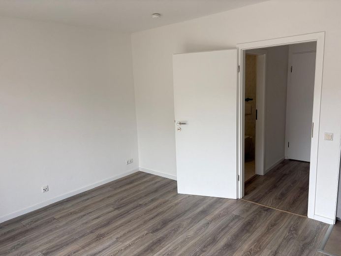 Helle Moderne 1-Zimmer Wohnung mit Einbauküche und Balkon in Motzen – Foto 9
