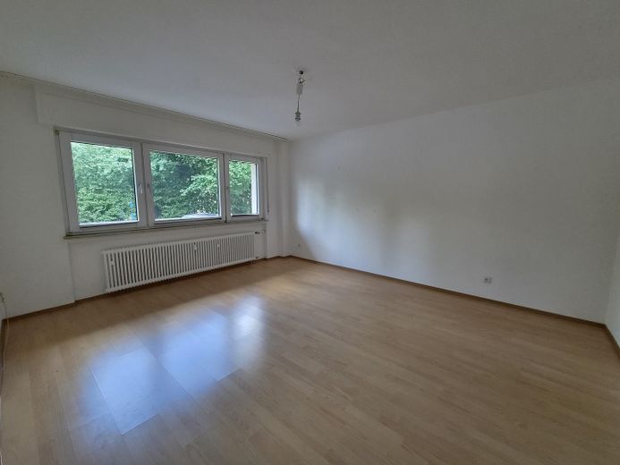 Attraktive 2-Zimmer-Eigentumswohnung mit EBK, sofort bezugsfrei! – Wohn- und Essbereich