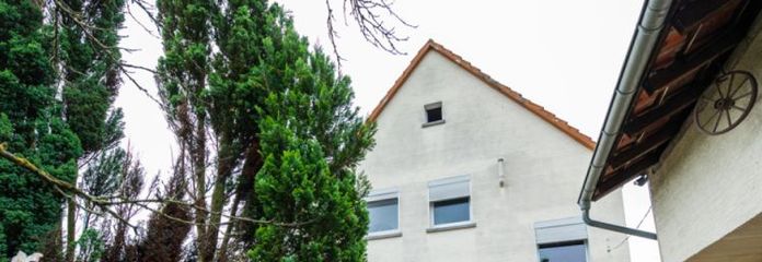 Dreieich-Offenthal में शानदार बगीचे वाला पूरी तरह खाली दो-परिवारों का घर