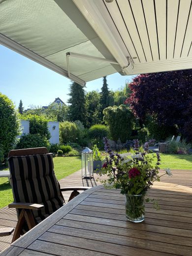 Hauptterrasse mit Markise