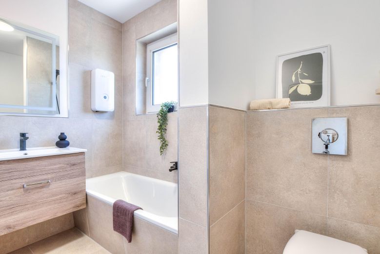 Renovierte 3-Zimmer Wohnung mit Balkon in ruhiger Lage – Sofort einziehen und wohlfühlen – Badezimmer