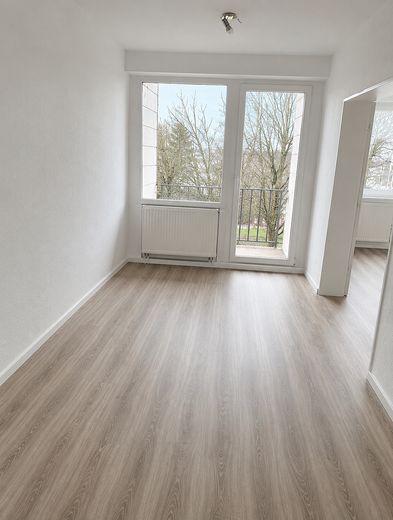 Jobcenter – جوب سنتر – Джобцентер – deine neue Wohnung ist fertig! – Wohnzimmer