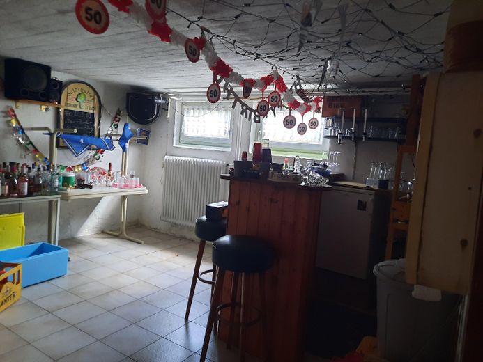 Casa unifamiliare con possibilità di appartamento indipendente/alloggio multigenerazionale su terreno spazioso - senza provvigione – Partykeller