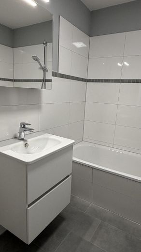 Berlin-Kladow -kernsanierte 3 Zimmer Maisonette Wohnung mit kleinem Garten – Bad 1 im OG