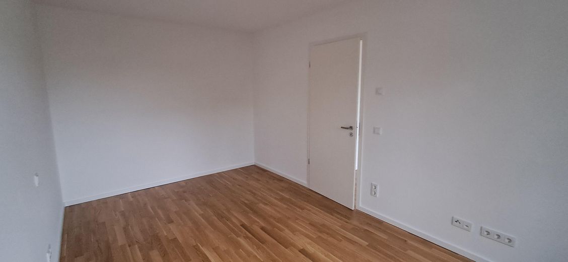 Moderne, helle 2-Zimmer Neubauwohnung mit Balkon – Schlafzimmer