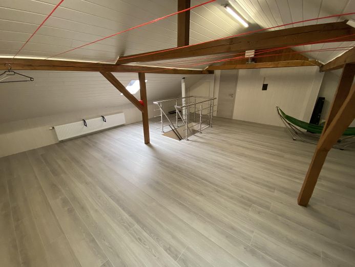 Einziehen, loskochen & wohlfühlen: Modernisiertes XL-Haus mit Traumküche, Komfort-Garage & Garten – Dachboden 02