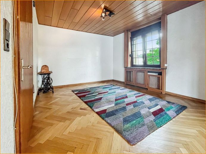 Solides Zweifamilienhaus in zentraler Lage im Duisburger Norden – Wohnzimmer