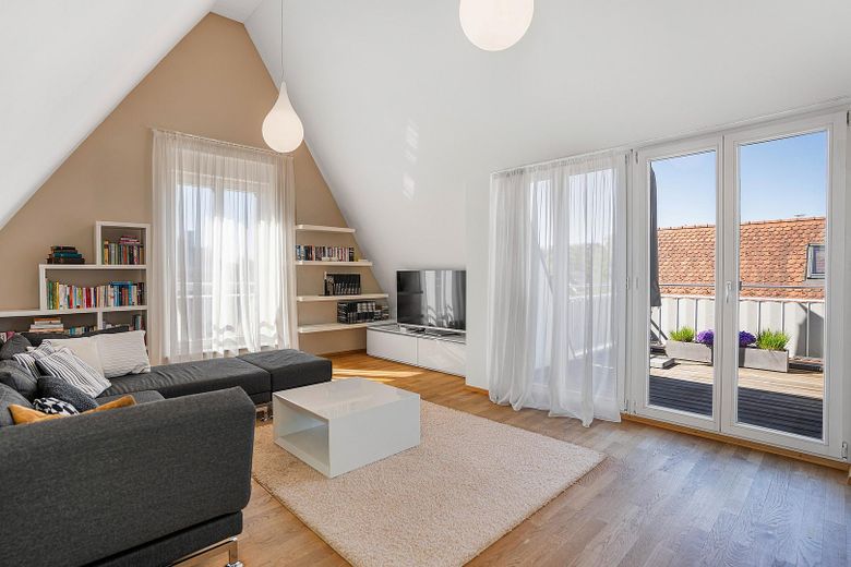 Exklusive Eigentumswohnung in bester Innenstadtlage von Mindelheim – 2 TG-Stellplätze – Studio 3.OG