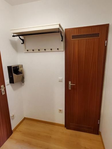Apartamento amueblado con terraza soleada cerca del Havel, sin comisión – Diele / Zugang Abstellraum