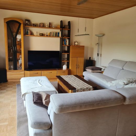 5 Zimmer Erdgeschoss-Wohnung mit Garten und separaten Eingang im OT Alzenau – Wohnen