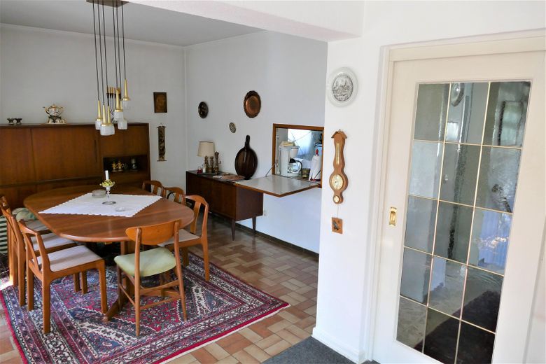 Esszimmer mit Durchreiche