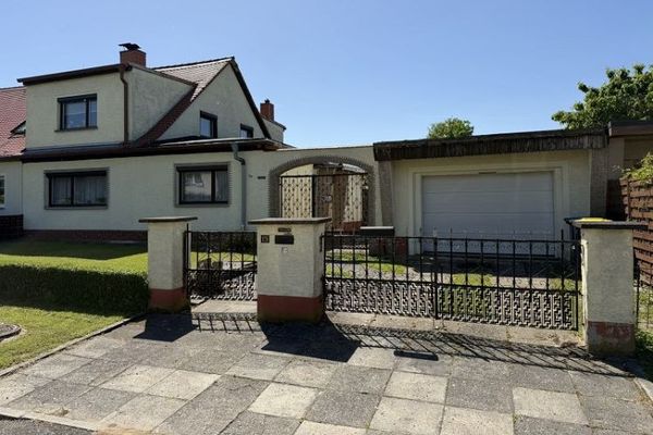Rodzinne szczęście w Eutritzsch: dom bliźniaczy na wymarzonej działce o pow. 850 m²; idealna ekspozycja południowo-zachodnia!!!