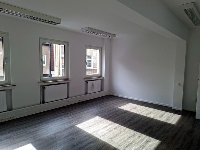 Sofort startklar: 120 m² Büro-/Praxisetage in Bestlage Borbeck - nur 2 Gehminuten zu Markt & Bahnhof – Büro 1