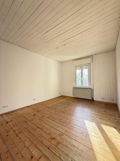 Zentrumnahes Dreifamilienhaus mit großem Garten und Hohentwielblick – alle Wohnungen bezugsfrei – Zimmer 1