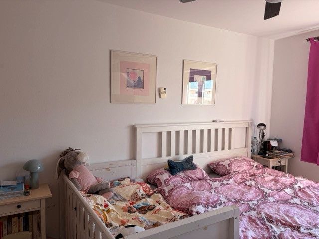 Helle 3-Zimmer-Wohnung mit Südost-Balkon, TG-Stellplatz in Bahnhofsnähe in Esting – Schlafzimmer