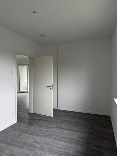 Moderne 4-Zimmer-Wohnung mit großzügiger, überdachter Terrasse/Balkon, Aufzug & Wärmepumpe – Foto 11