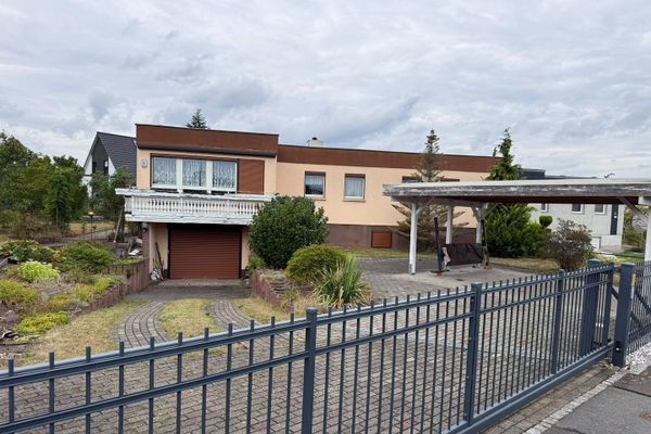 Einfamilienhaus mit 1209qm Grundstück & über 250qm Nutzfläche