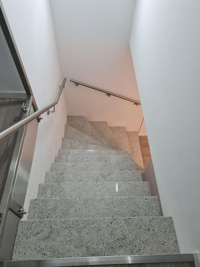 **Neubau Erstbezug, Traumhafte und moderne 4-ZIMMER EG.-Maisonette Whg. in Bischofsheim** – Flur