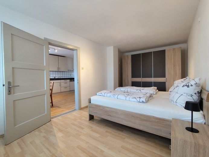 Saniertes Juwel in 95362 Kupferberg: Kamin-Romantik, neue Aufdachdämmung &amp; große Sonnenterrasse! – OG Schlafzimmer