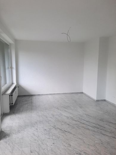 freshly renovated apartment with balcony in well-maintained 6-family/semi-detached house in Dortmund-Sölde – Wohnzimmer