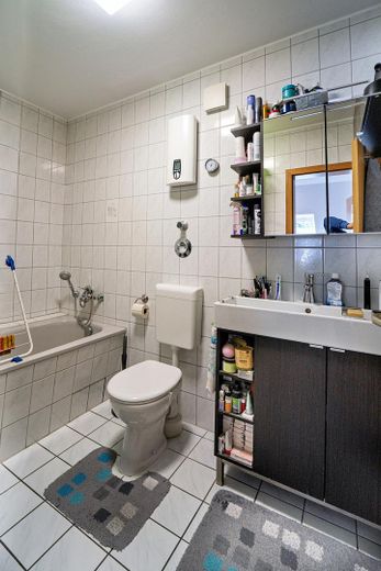 gepflegte 3-Raum-Wohnung mit Balkon – Bad aus Sicht Schlafzimmer