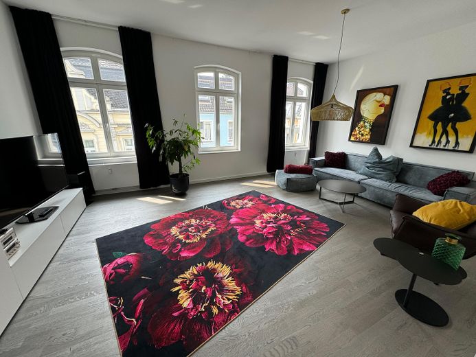 -PROVISIONSFREI- Kernsanierte Altbauwohnung im 2.OG, Denkmal, Wohnküche, Parkett – Wohnzimmer