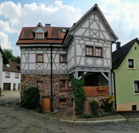 Haus Eingang Nord Freisitz