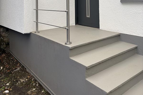 🏡 Отдельно стоящий, капитально отремонтированный мини-домик с террасой — в центре и в абсолютно тихом месте в Вуппертале
