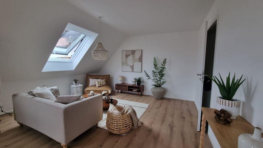 Ein Zuhause zum Wohlfühlen – frisch renovierte Dachgeschosswohnung im Bochumer Süden – Wohnzimmer