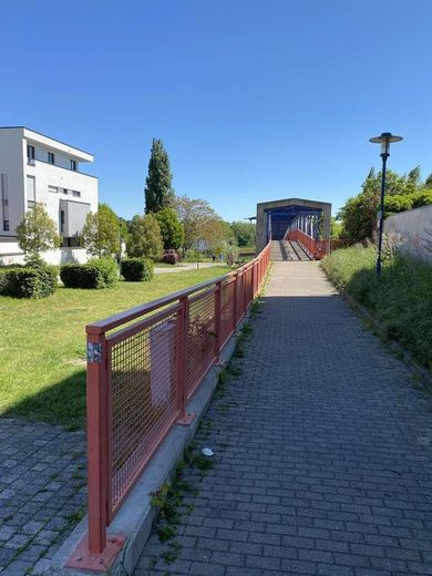 Sanierter Altbau in Buckau: 4,5 Zimmer, Balkon + Austritt, 4. OG ohne Aufzug – Umgebung