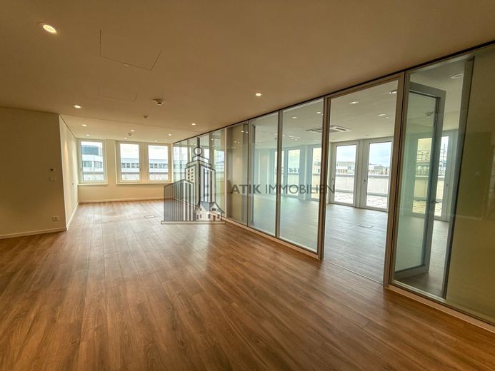 ATIK: Penthouse Provisionsfrei - exklusiv und modern im Ärzte- und Gesundheitszentrum Salutem Bahnst – Eingangsbereich