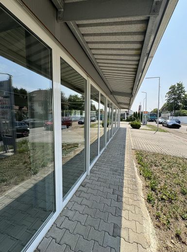 Werkstatt Ausstellung Lager mit exklusivem Betriebsleiter Wohnhaus – Schaufenster