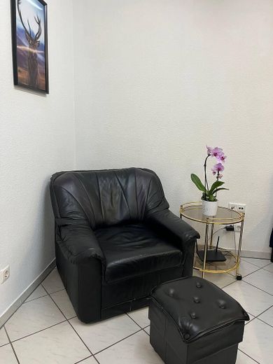 Modern Apartment mit Küche und Möbel in beste Lage – Foto 7