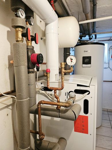 6 konut birimi + garajlar * %7 BMR* enerji sınıfı B – Heizungsraum