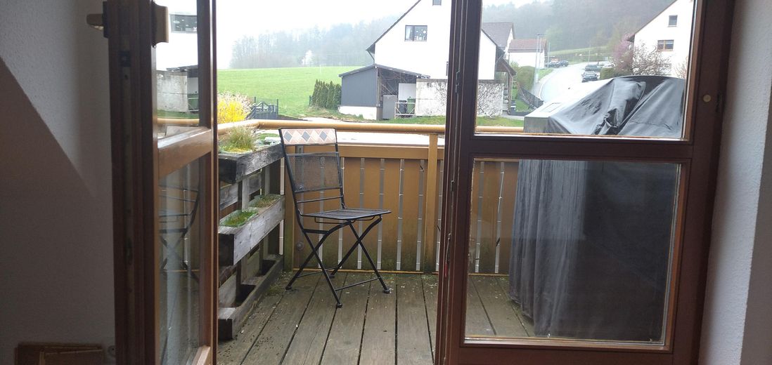 Schöne 3 Zimmer Dachgeschosswohnung mit Weitblick in ruhiger Lage in 91238 Offenhausen – Balkon