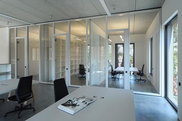 Modernes Coworking-Büro in Berlin-Mitte für 6 bis 12 AP mit natürlicher Kühlung (Natural Cooling)