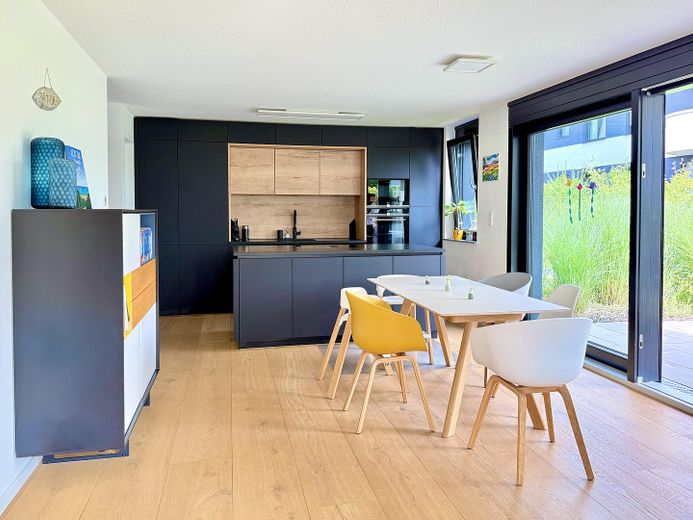 Seltene EG‑Wohnung mit großem Garten (180 m²) – perfekte Hausalternative – Küchen-/Essbereich