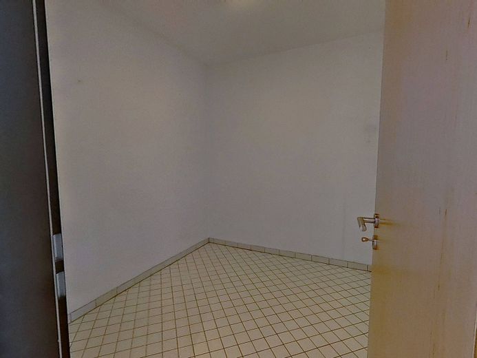 Warmes Nest, kalte Ersparnis - 1 KALTMIETE GESCHENKT: Große 3-Zimmer-Dachgeschosswohnung mit EBK und intelligentem Grundriss im historischen Breitenweg – HWR