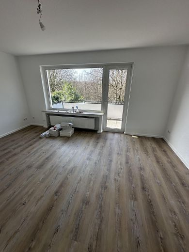 Schöne Sanierte 3-Zimmer Wohnung am Waldrand von Dellwig – Wohnzimmer