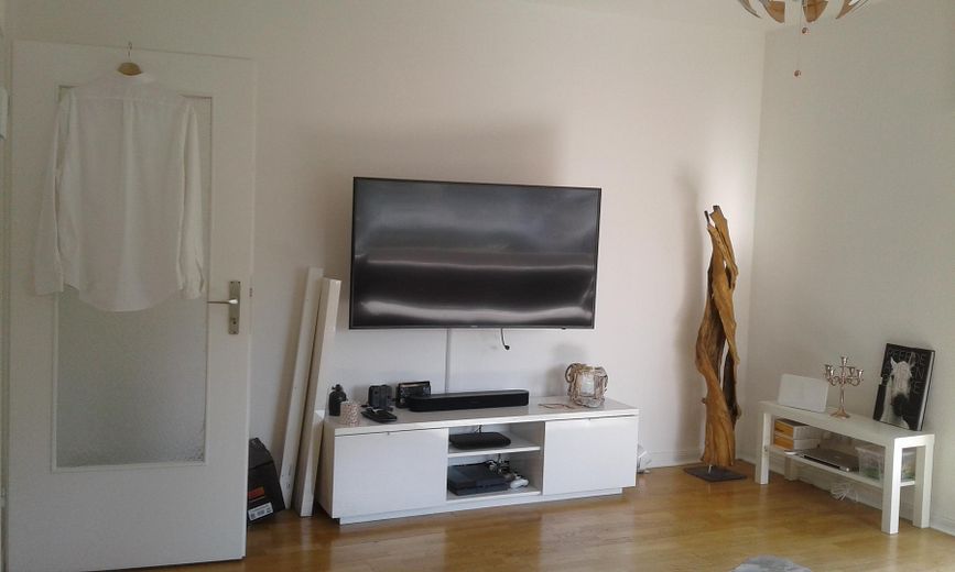 Charmante 2-Zimmer-Wohnung am Taunus – Wohnzimmer