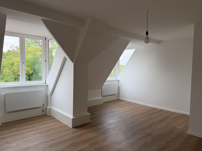 Wohnen im Denkmal: frisch sanierte 143-m²-Dachgeschosswohnung mit Haus-im-Haus-Charakter – Foto 11
