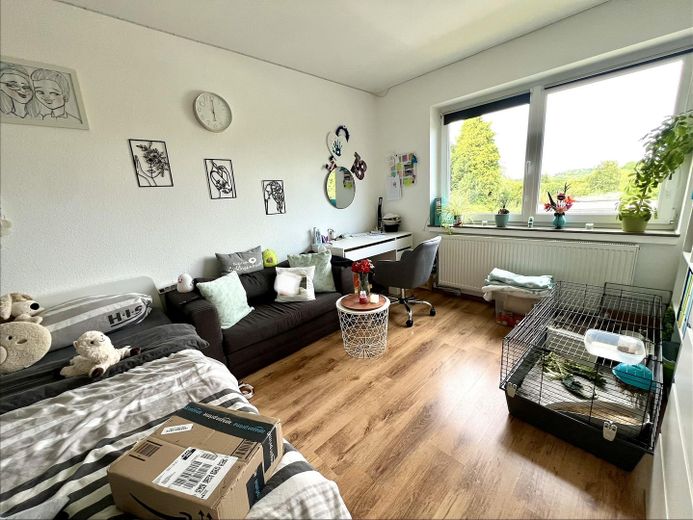 Geräumige 4-Zimmer-Wohnung mit Balkon in gepflegtem Mehrfamilienhaus – Kinderzimmer 1