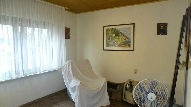 Großes Einfamilienhaus in ruhiger, gepflegter Wohnlage, mit schönem Garten und großem Balkon – Schlafzimmer.