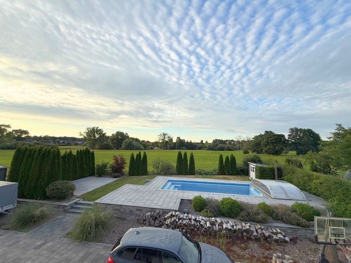 Villa esclusiva progettata da un architetto con vista libera sui prati dell’Ilmenau – Pooldeck / Ausblick Schlafzimm