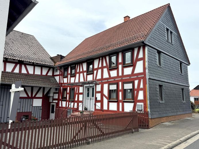 Wohnhaus mit Bauernhof – Wohnhaus