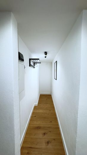 Vollvermietete 4-Zimmer-WG-Wohnung in Hadern, saniert und möbliert – Garderobe