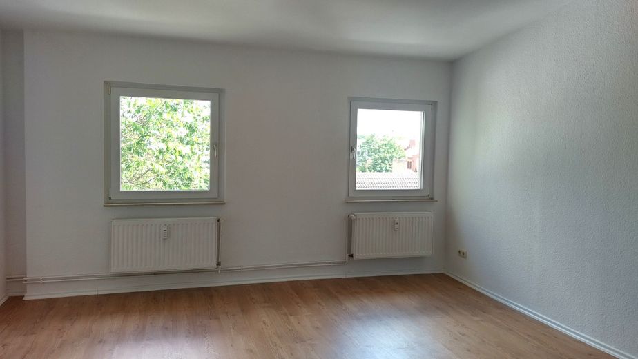 5% Rendite: Helle und ruhige 3-Zimmer-Wohnung in Sudenburg – Wohnzimmer 